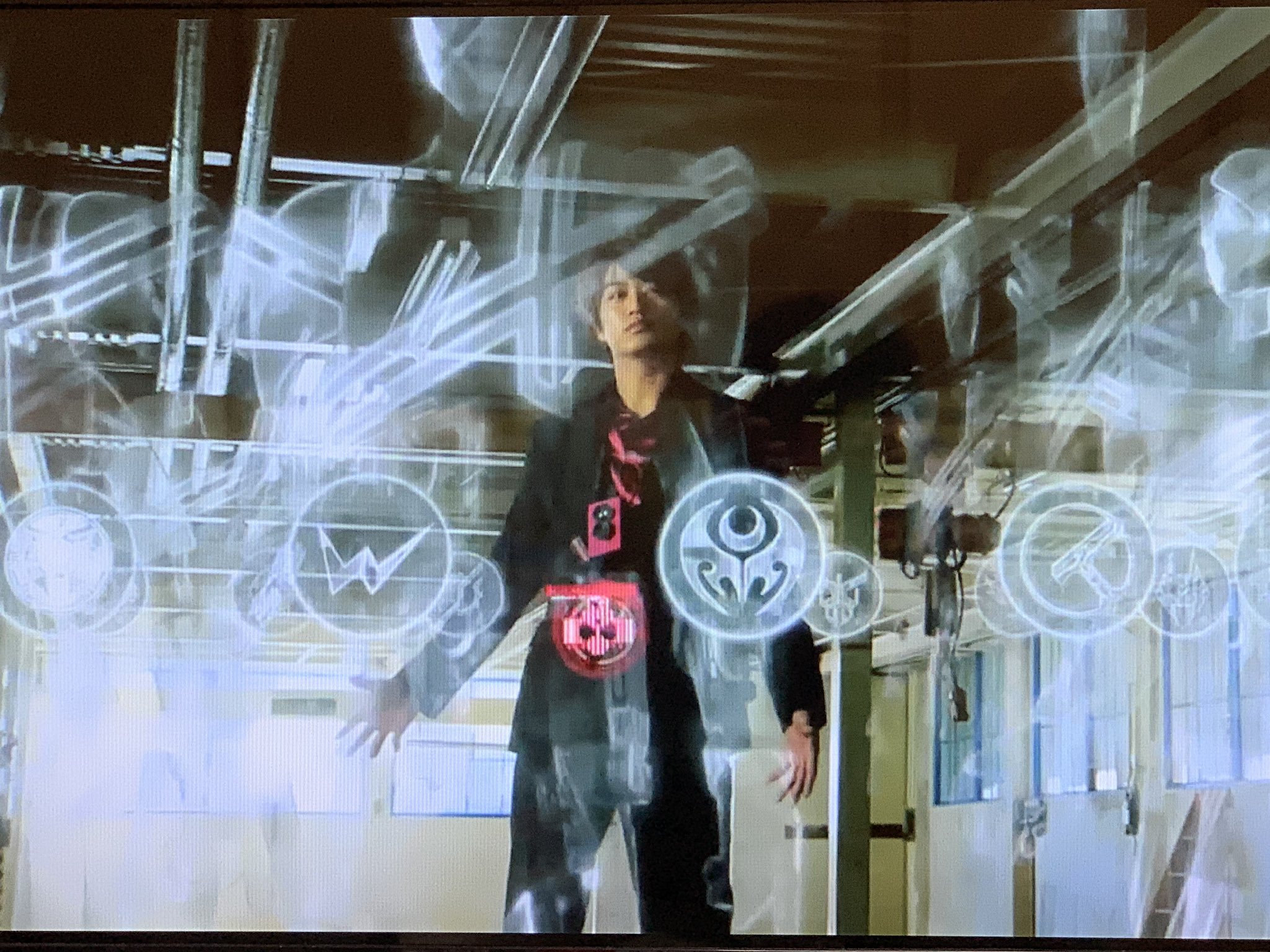 やんやくん 仮面ライダージオウ ディケイド変身シーンのお披露目ですね 変身時に現れる平成ライダーのエンブレムに 平成二期勢も追加されてましたね さすが T Co E0s6doemrx Twitter