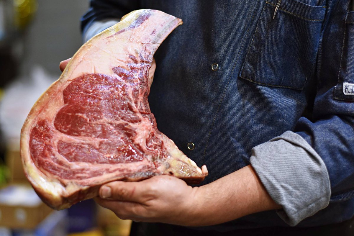 Atención carnívoros! En <a href="/Cocinillas_es/">Cocinillas</a> de <a href="/elespanolcom/">EL ESPAÑOL</a> tenemos la lista más deseada para amantes de la buena carne: los mejores chuletones y chuletas de Madrid. Todo un espectáculo sobre las brasas 🔥 #chuletones #gastronomía #comerenmadrid
cocinillas.elespanol.com/2018/12/mejore…