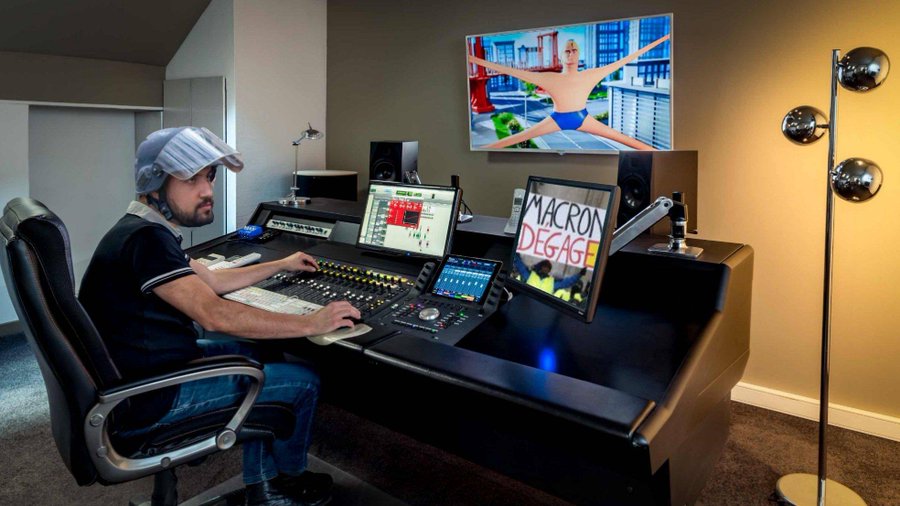 View image on Twitter