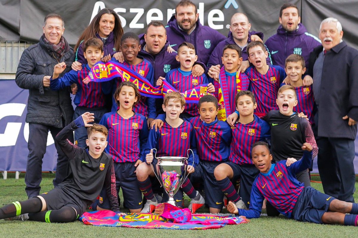 danihorcas's tweet photo. Campeones de la @mediacupalevin después de derrotar a un gran Espanyol en semis y Villarreal en la final.Muy orgulloso del gran torneo realizado de todo el equipo aunque aun queda mucho por mejorar. Felicitats nois!! Força Barça y Força Aleví C. 🔵🔴⚽️💪 https://t.co/92WaPEAA2I