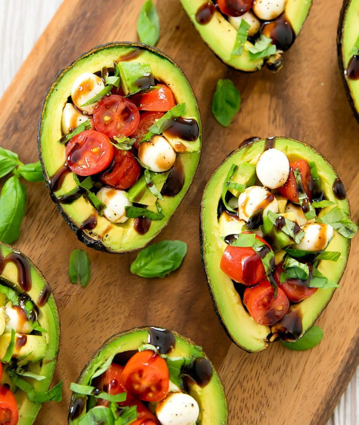 desalud_'s tweet photo. ¡Cómo preparar aguacates rellenos de ensalada caprese! 😋 👉 https://t.co/f7Ogcva1LX https://t.co/fbRi32fUse