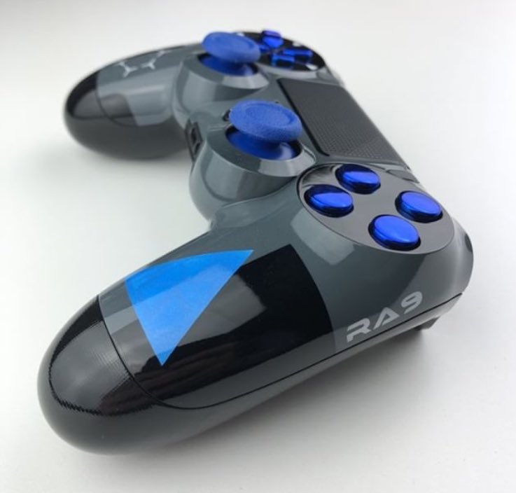 BryanDechart's tweet photo. ⭕️🤖 LIVE NOW playing #DetroitBecomeHuman Full Deviant GREEN CONNOR Finale! 

< RT and INVITE > 
and join us for your chance to win this custom #ConnorArmy controller!

https://t.co/C2Wy13MBOs https://t.co/Dr0toiigF2