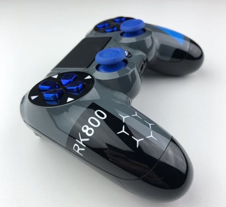 BryanDechart's tweet photo. ⭕️🤖 LIVE NOW playing #DetroitBecomeHuman Full Deviant GREEN CONNOR Finale! 

< RT and INVITE > 
and join us for your chance to win this custom #ConnorArmy controller!

https://t.co/C2Wy13MBOs https://t.co/Dr0toiigF2