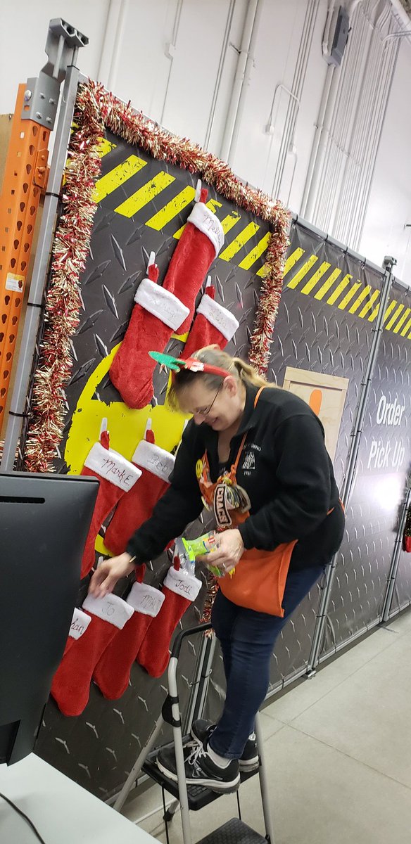 pixey182's tweet photo. Santa @Michele198895  filling stockings! @bethTHD @Pabasel12 @TomTaylor2189  @veenstjo https://t.co/ex98fxPkEC