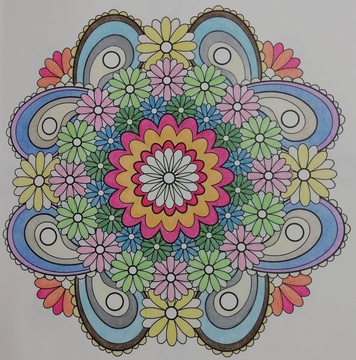 オレンジヘアー 今朝のお花マンダラ マンダラ塗り絵 マンダラデザイン ぬり絵ブック