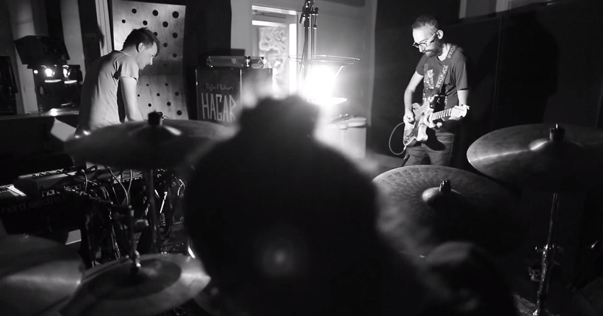 Humo's tweet image. VIDEO Go March speelt een bezwerende liveversie van 'Bark', in beeld gebracht door onze fotograaf Anton Coene bit.ly/2Btk5rt