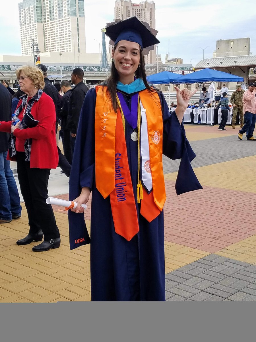 Schwaannkk's tweet image. Officially done with degree #2 #UTSAGrad18 #BirdsUp