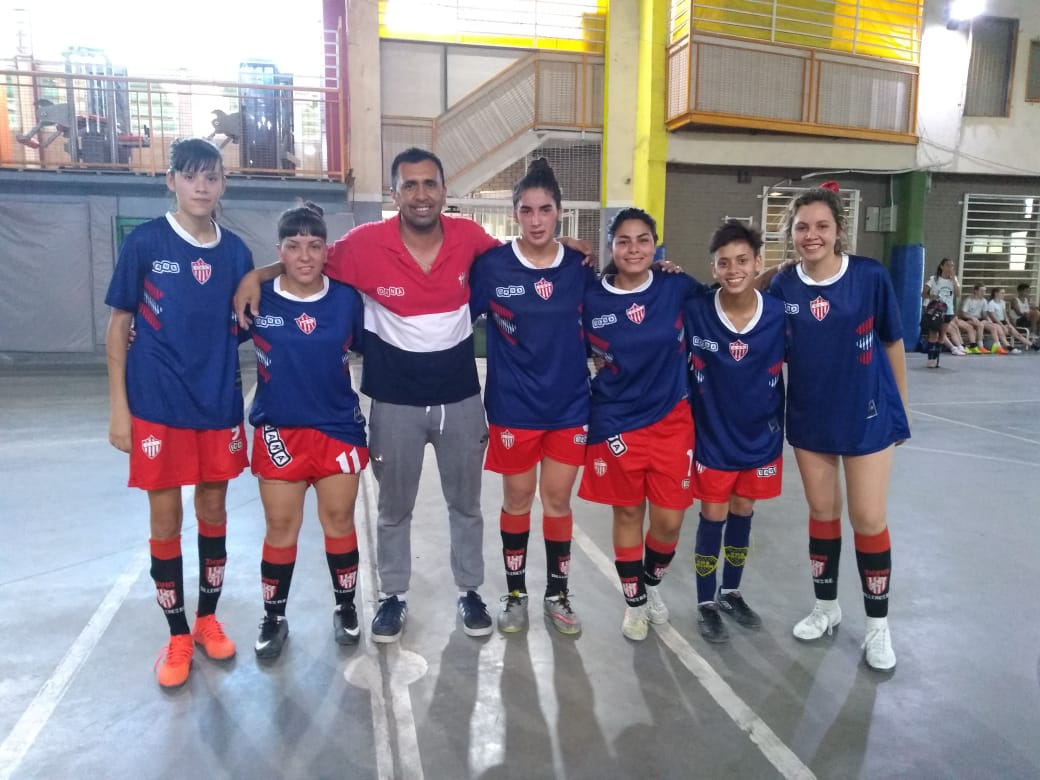 ClubTalleresOk's tweet photo. #FutsalFemenino
Final #Reserva
#CENARED: 6
@ClubTalleresOk 🇦🇹: 2 (Jimena Feria y Gretel Vallejos)
#VamosLasChicas
#VamosTalleres🔴⚪🔴 https://t.co/weHLDnFG1h