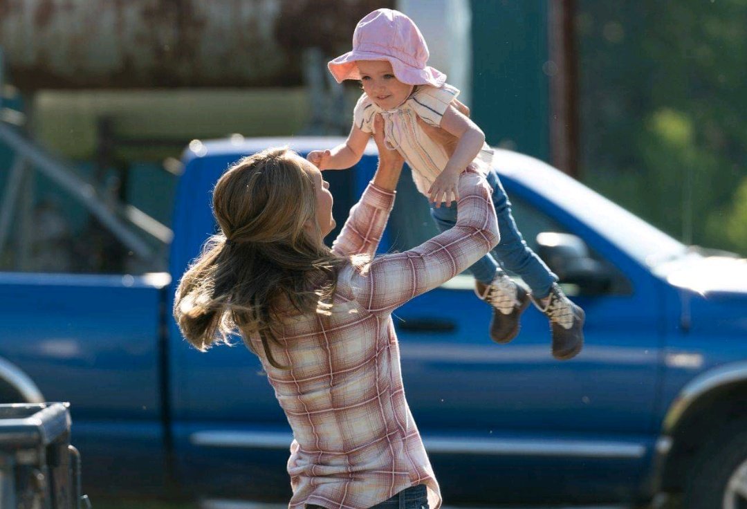 heartland202's tweet photo. So cute! Amy and lindy https://t.co/wVLXujEVUq