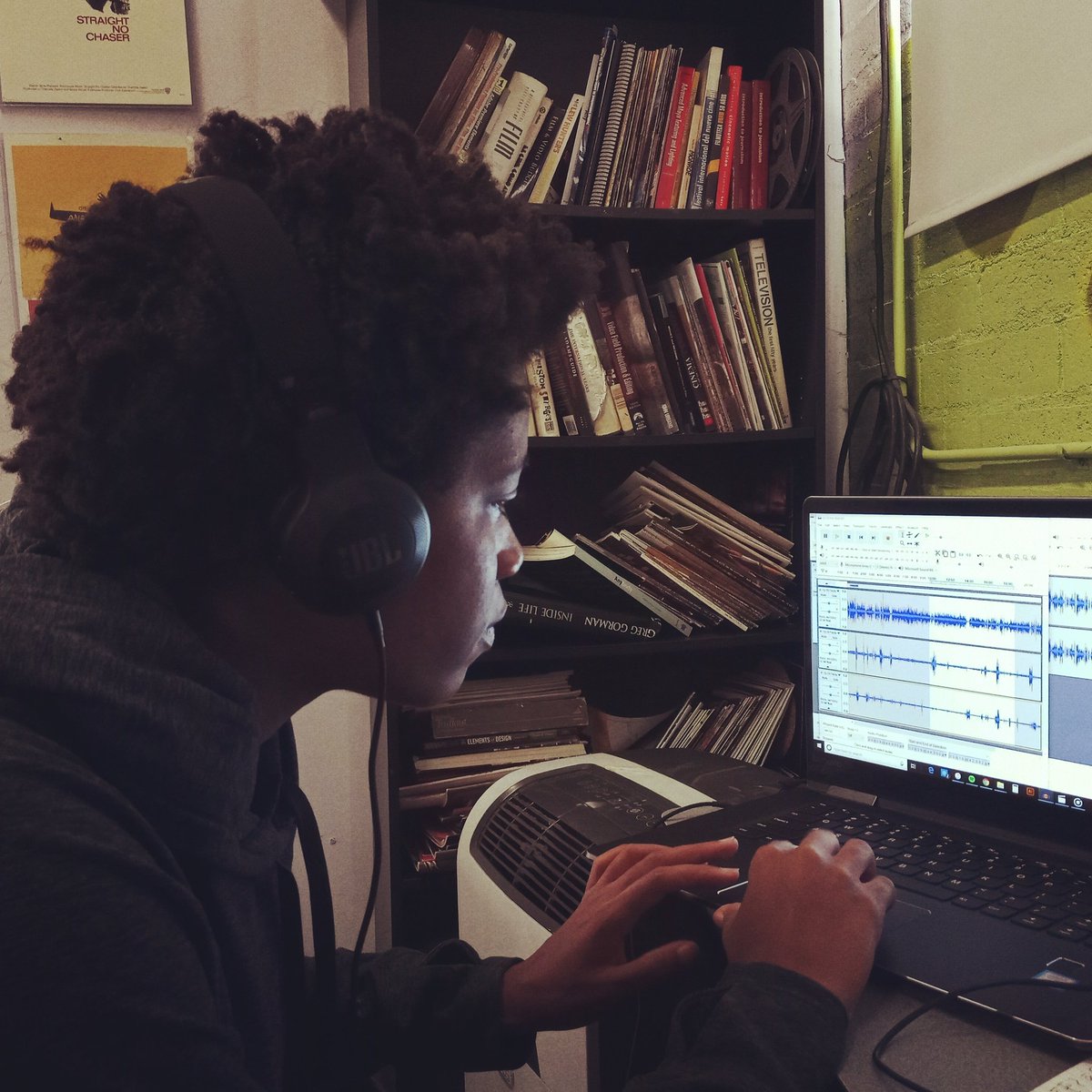 jaleesajohnson_'s tweet photo. Editing this week's @MuellerSheWrote episode! Lots of news. Very little sleep. New episode tonight! #cookingbeans https://t.co/B95TlbrdfL