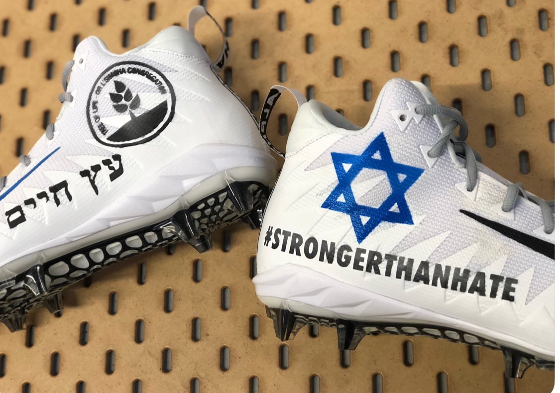 Julian Edelman, who is Jewish, wearing these cleats today against Pittsburgh, in memory of the Pittsburgh’s Tree of Life Synagogue victims and the greater message of “Stronger Than Hate”