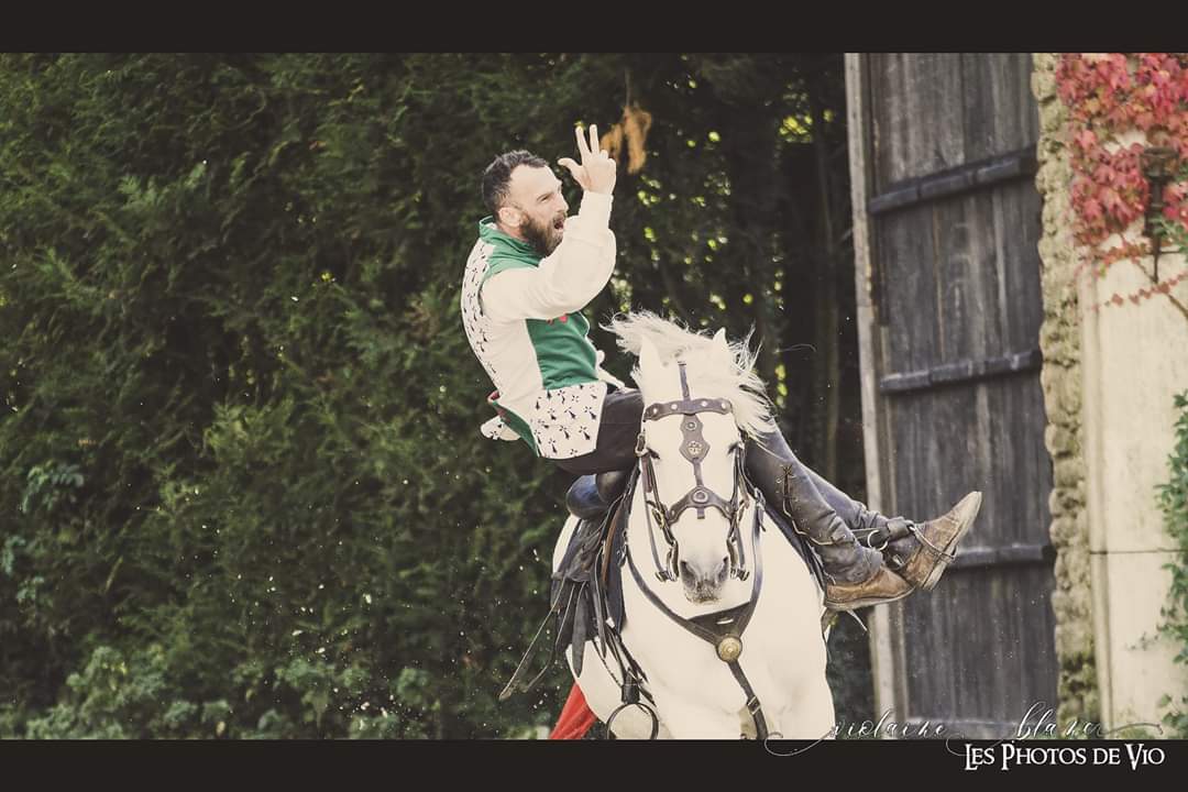 lesphotosdevio's tweet photo. Un cavalier vous salue
📷Lien en bio
#puydufou #PDF #LeSecretDeLaLance #sourire #smile #portrait #show #spectacle #Vendée #cavalier #horseman #cheval #horse #voltige #voltigecosaque #cosaque #stunt #stuntperformer #LesPhotosdeVio https://t.co/2KCvdFVJZz