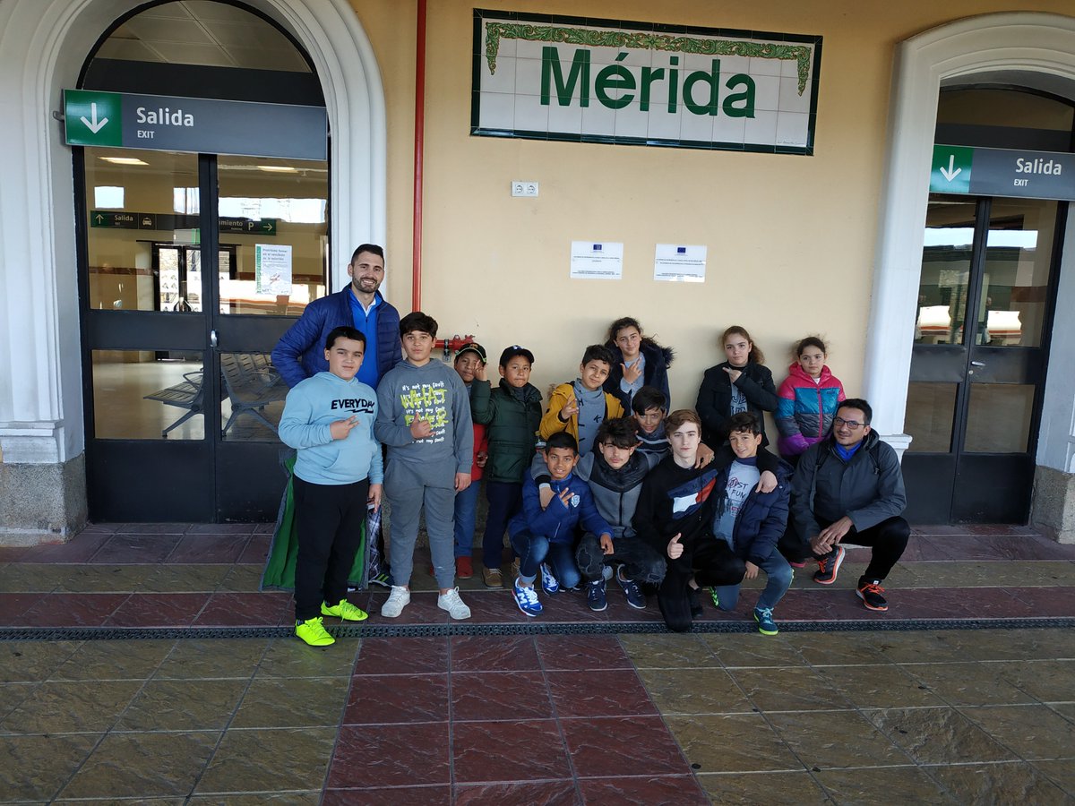 ACDE_FairPlay's tweet photo. ‼️Nueva actividad de #OcioInclusivo🍕🚂⚽️

Hoy hemos ido a presenciar el partido de fútbol #ExtremaduraNastic, viajando en tren @Renfe hasta #Almendralejo. Todo, tras coger fuerzas comiendo en @Telepizza #Mérida. Una jornada larga de domingo, de las que merecen la pena. #Seguimos https://t.co/Y52qySfMVY