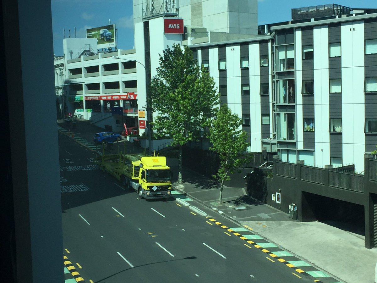 HoughtonSd's tweet photo. This is what Nelson Street looks like at 10:28am on a Monday. Traffic-free but lots of deliveries still happening. How about 2019 brings an off-peak loading zone to keep trucks off the footpath and cycleway? #excesscapacity #moreusemoreofthetime #CompleteStreets https://t.co/bbQ5emEmeU