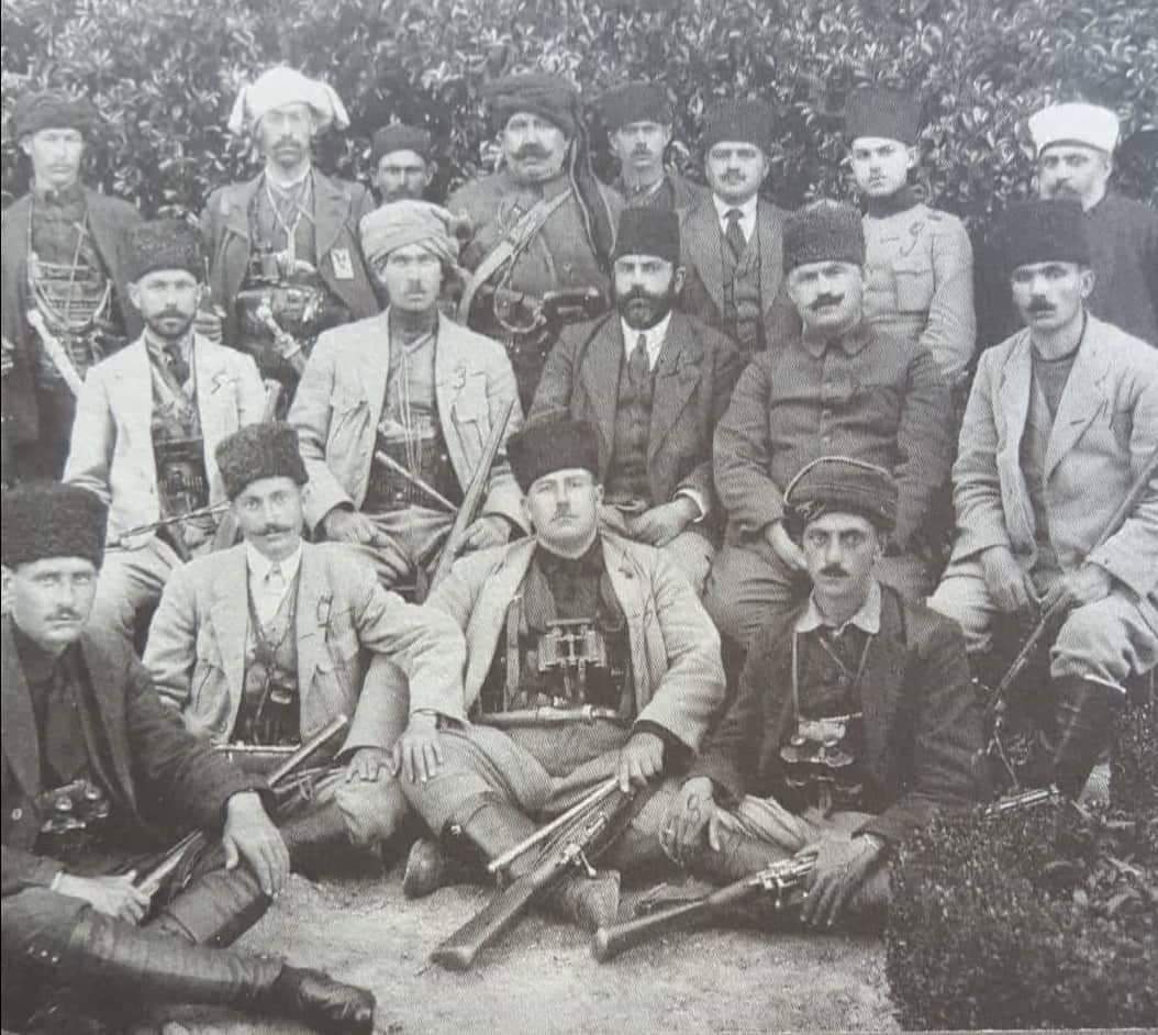 Sausruqo's tweet photo. Recent discovered photograph of #Circassian Ethem (#Çerkes Ethem) and his troops of Circassian/North #Caucasian origin in #Turkey.

#CircassianEthem
#ÇerkesEthem
#NorthCaucasian
#NorthCaucasians
#Circassians https://t.co/GYjGqyFNbf