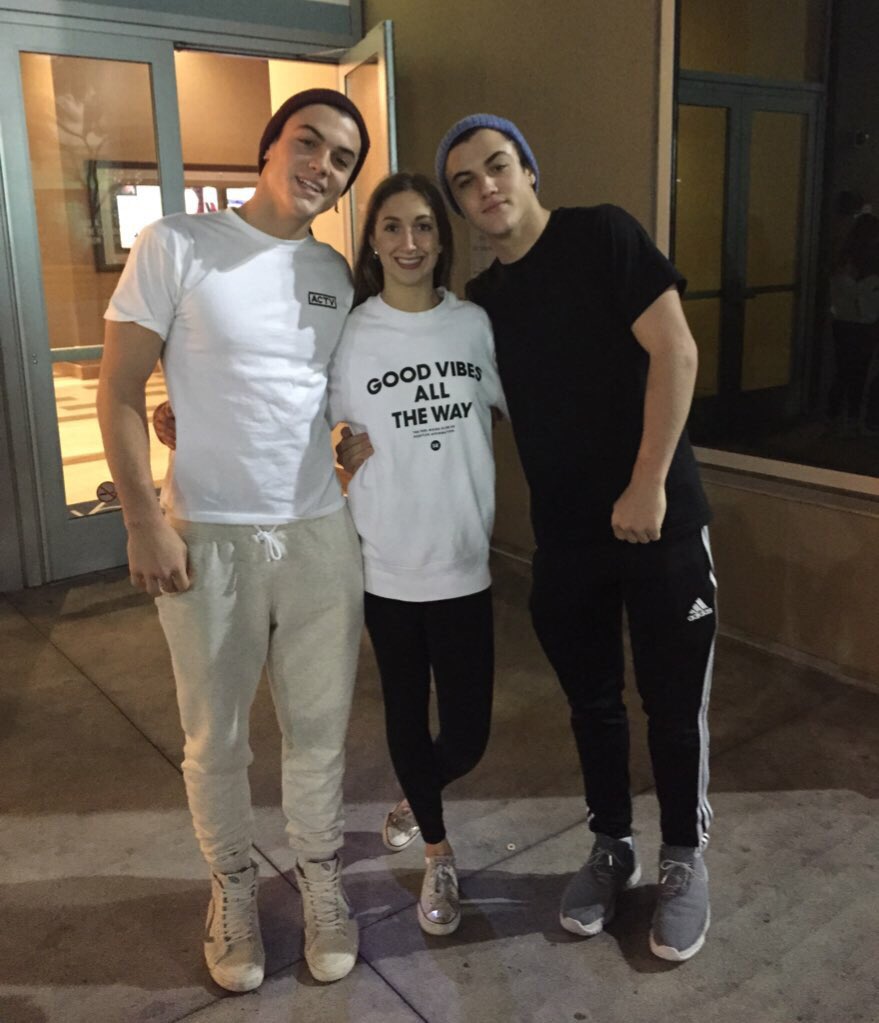HotzForDolans's tweet photo. Happy 19th Birthday to my two favorite boys @GraysonDolan @EthanDolan Love and miss you guys lots ❤️🎉 https://t.co/WPo3enu9vn