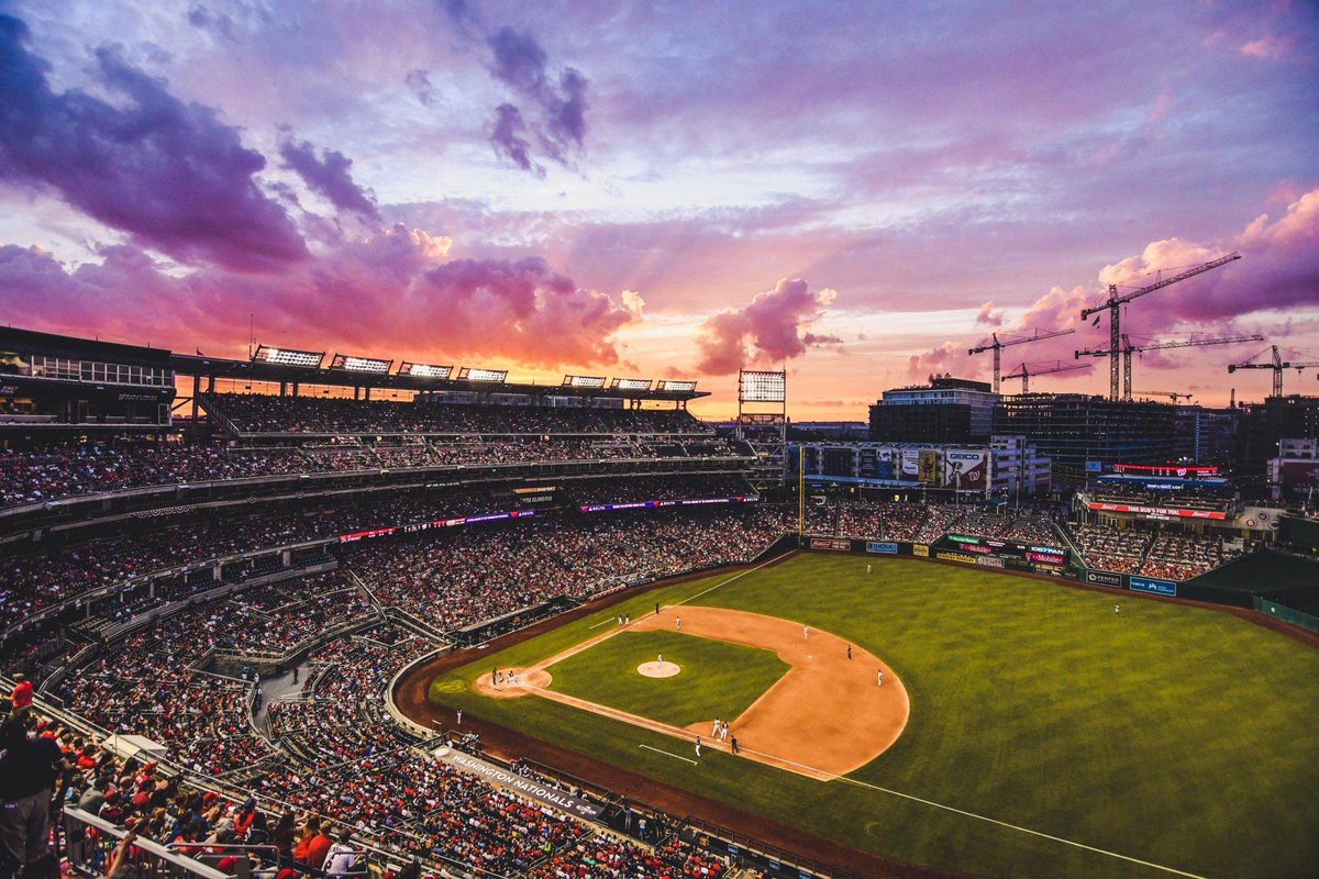 mlbespanol's tweet photo. Esto es AMOR. ⚾️😍

#BaseballSky #LasMayores https://t.co/UlZhz7TnYJ