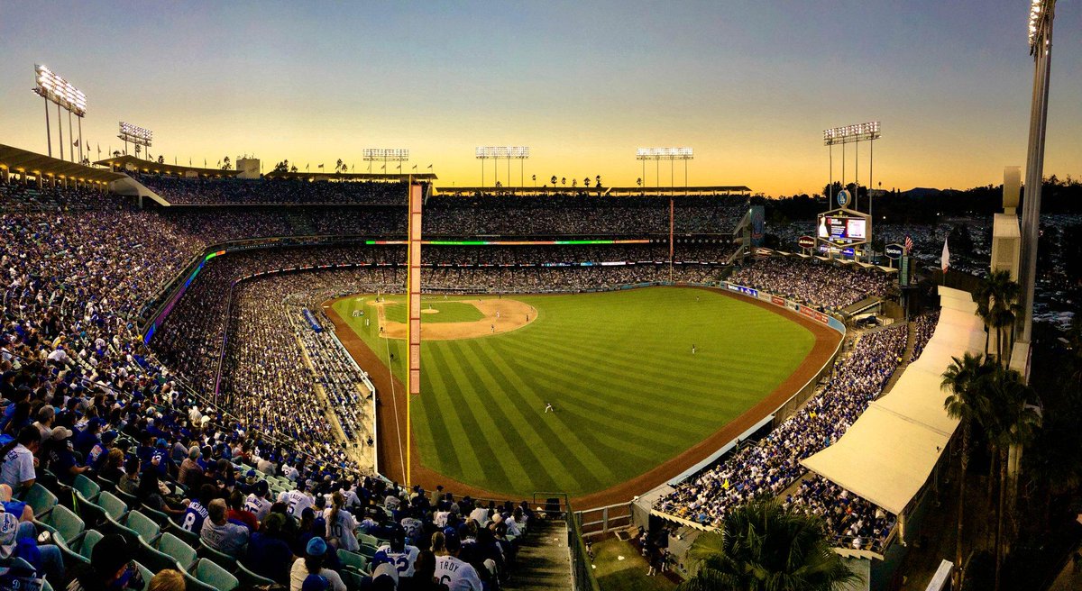 mlbespanol's tweet photo. Esto es AMOR. ⚾️😍

#BaseballSky #LasMayores https://t.co/UlZhz7TnYJ