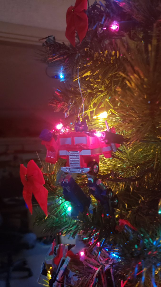 oberonprime's tweet photo. Some shots of who else is "hanging" out on this very #TFDecember Christmas Tree. https://t.co/uT3tSmQYsw