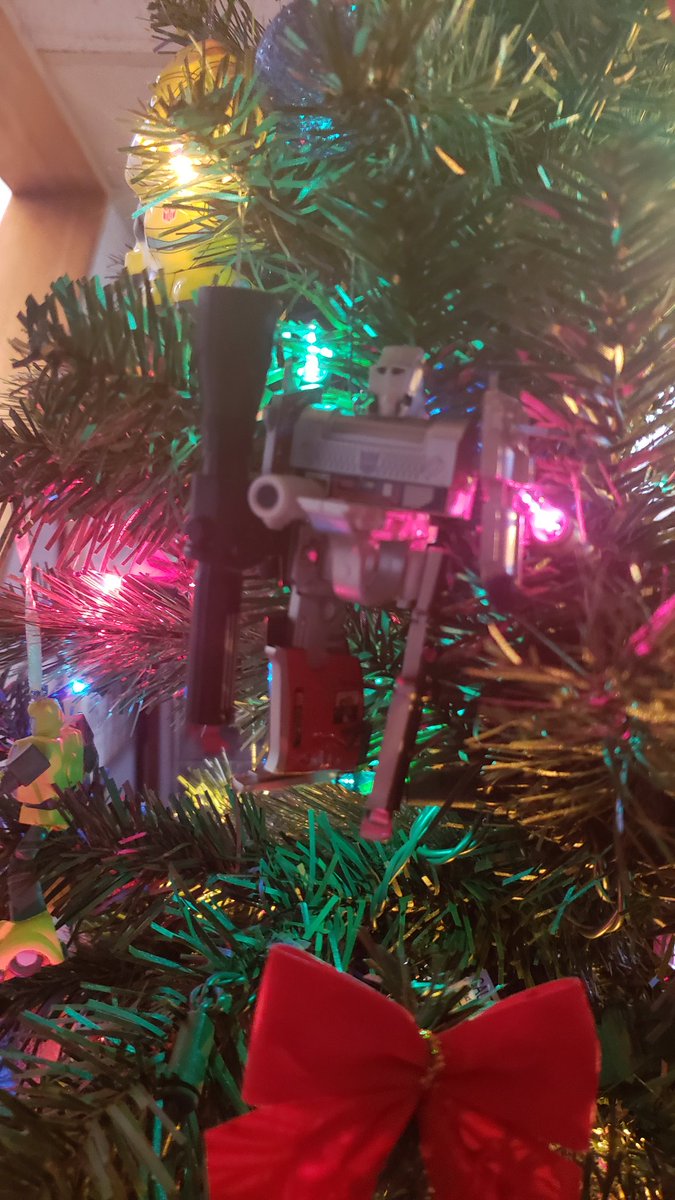 oberonprime's tweet photo. Last of the on theme residents (for now) of this very festive spectacle. #TFDecember https://t.co/vT3fiqdU0c