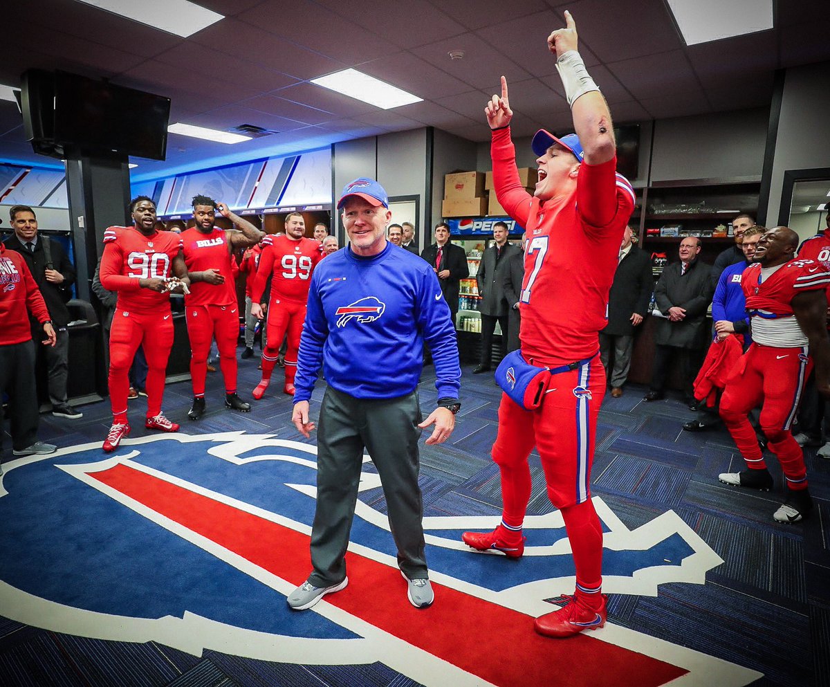 W. #GoBills  Top photos from #DETvsBUF: bufbills.co/NkDinb https://t.co/6BUY5KU3Dg