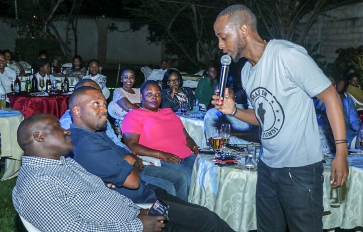 IngoMagazine's tweet photo. De l'humour pour discuter des sujets tabous,comme l'éducation sexuelle chez les jeunes au #Burundi, tel était le menu concocté par le comédien @senmichael qui a su offrir des moments de joie et de détente lors de la soirée-comédie de samedi organisée par #NowCreative avec #INGO. https://t.co/8Z8ALdSFeV