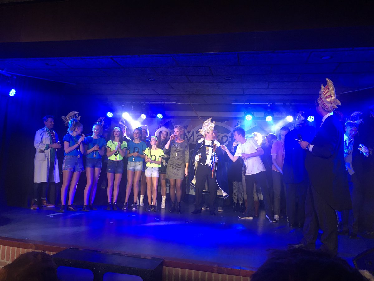 Dikke complimenten voor alle optredens en <a href="/Maskotters/">Maskotters</a> voor top Zittingsavond. Met beste optreden Star Academy 3.0 over “Uit t leven gegrepen” en “Kwetsbaar opstellen” gesproken. Waar een klein dorp groot in kan zijn. @venderwurff <a href="/sjoerdOttersum/">sjoerd</a>