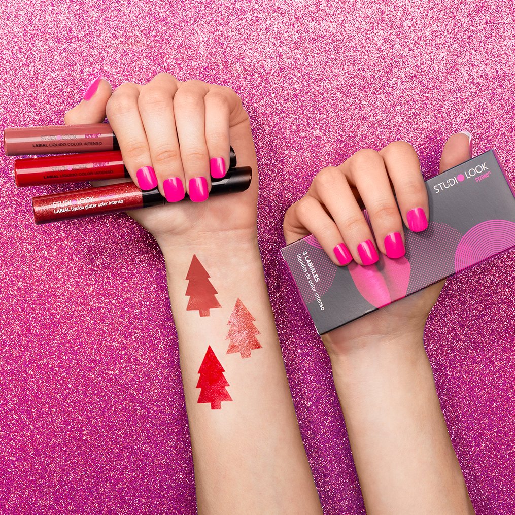 Cyzone_Oficial's tweet photo. A ver quién me regala estos labiales #StudioLook? 😍🙌🏼 https://t.co/qhJnm2uqcI