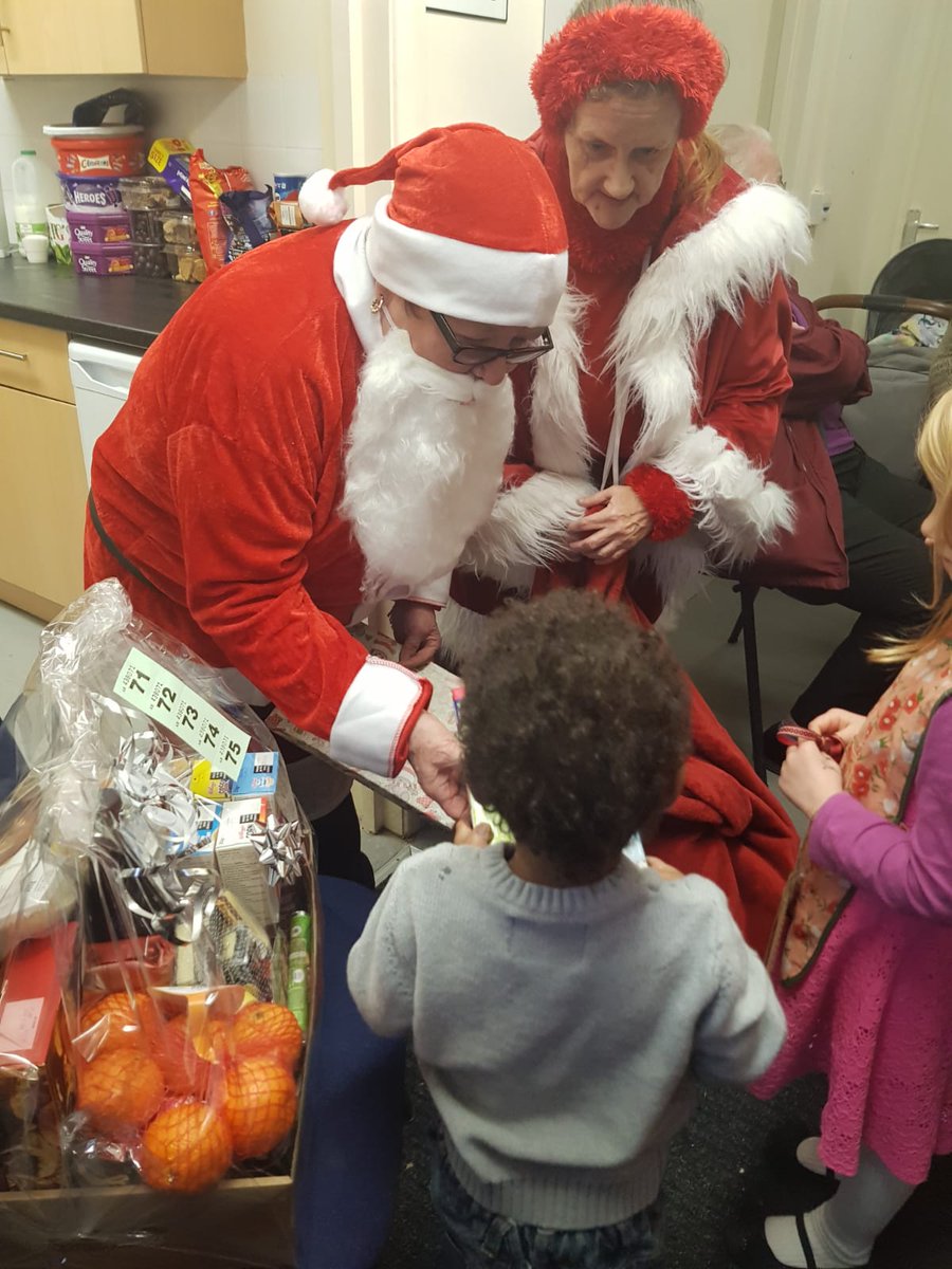 HerbertbutlerTR's tweet photo. πβοΈHuge thanks to @TescoHackney for supporting Christmas Hampers for our residents over 65 Great to meet you at our party Elaine :) πβοΈ#christmasgiving #communityxmas https://t.co/36oEEYvhRg