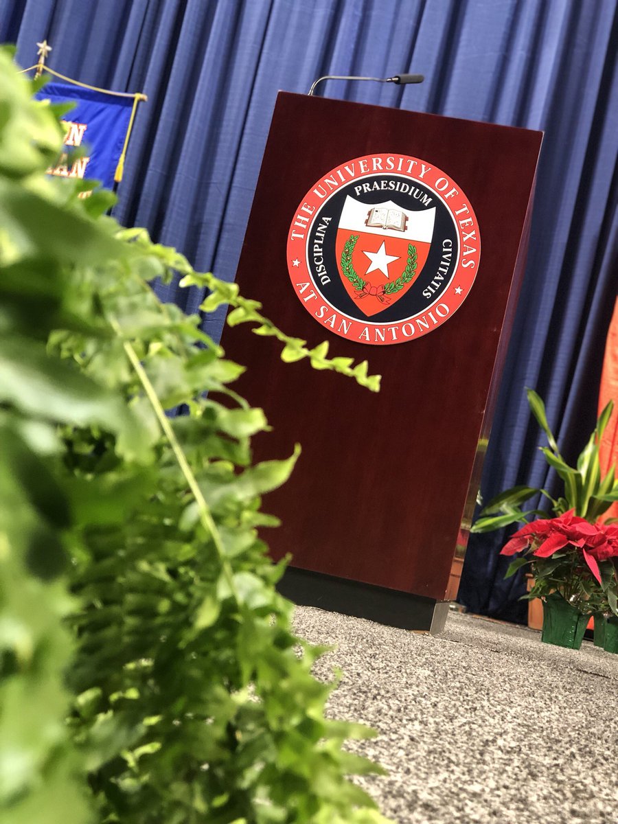 UTSAGetInvolved's tweet image. Ceremony ✌🏻!!! We welcome you to the fall 2018 commencement!
#UTSA #UTSAGRAD18