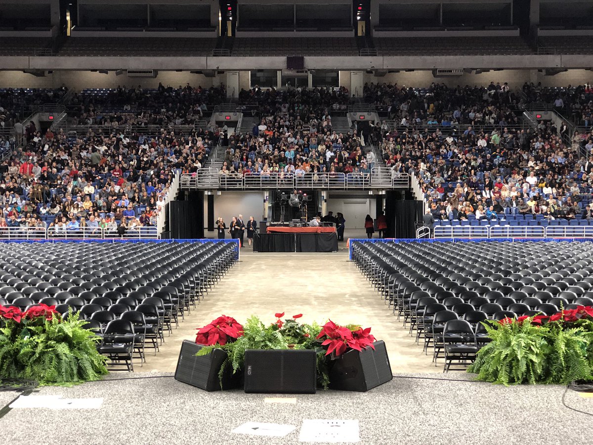 UTSAGetInvolved's tweet image. Ceremony ✌🏻!!! We welcome you to the fall 2018 commencement!
#UTSA #UTSAGRAD18