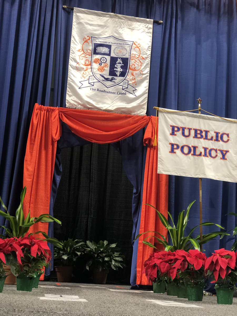 UTSAGetInvolved's tweet image. Ceremony ✌🏻!!! We welcome you to the fall 2018 commencement!
#UTSA #UTSAGRAD18