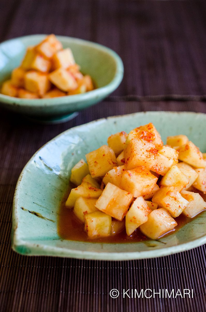 JJKimchimari's tweet photo. Kkakdugi or cubed radish kimchi is probably one of the most popular Korean kimchi after the classic cabbage kimchi. It only takes 30 minutes to make, so if you want to try something different, make this! https://t.co/lrXSMwQaYA
#kimchi #homemadekimchi #kimchimaking #koreanfood https://t.co/qU9a34G6BY