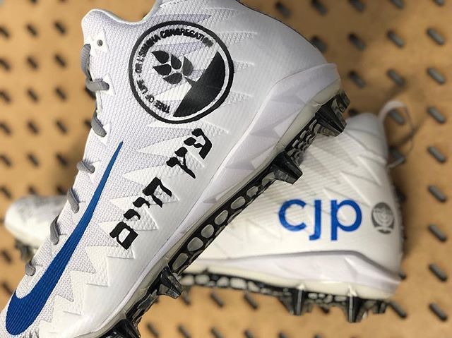 CJPBoston's tweet photo. @edelman11: With the Tree of Life Synagogue and Jewish community of Pittsburgh both on and off the field.
.
.
.
#MyCauseMyCleats
#StrongerThanHate
#treeoflifesynagogue
#standwithpittsburgh
#yalla https://t.co/EiuGDhqvKj https://t.co/dYBgf5ObsF