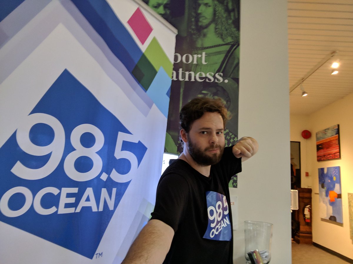 ocean985's tweet image. #FamilySunday at @artgalleryvic! Another amazing #InteractiveExhibit, featuring artist #FareenHaq and #KhalilAkhter! "Home for the Holidays" exhibit will explore the concept of home through performance, art, family and some delicious #PakistaniFood 🤤 stop on by before 4 today!!