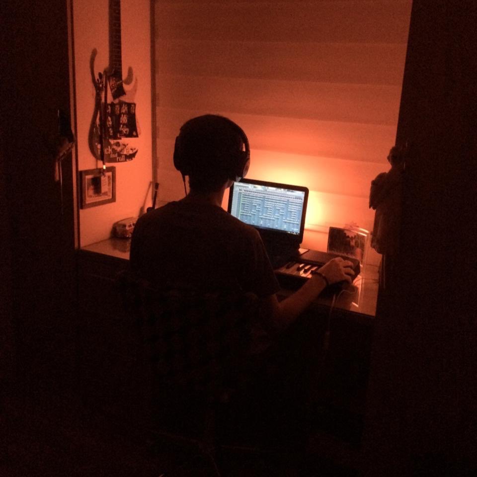 EDeretti's tweet photo. Depois de muito tempo batalhando pra conseguir isso, meu sonho finalmente se tornou realidade. Consegui fazer dinheiro a partir de algo que eu criei, minha música! E de quebra, levei a pessoa que sempre me apoiou pra jantar e comemorar. A vida, ela é muito boa. Gratidão! https://t.co/z1NiKkrXWY