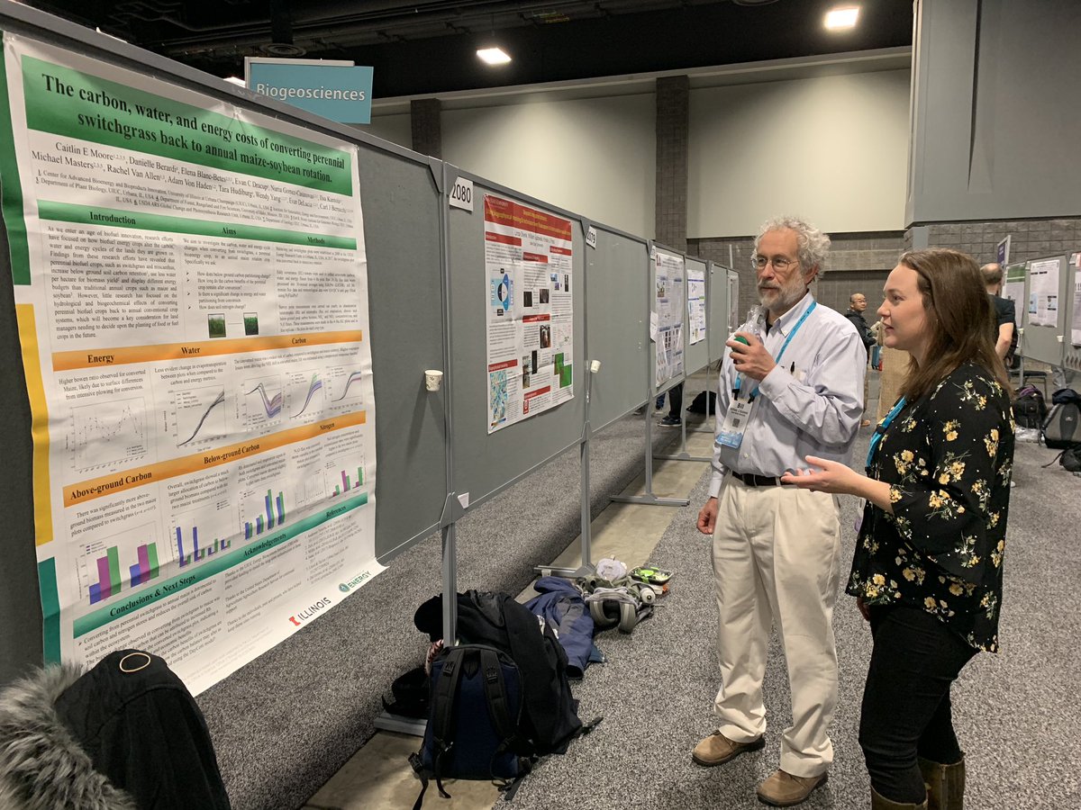 belgaroo's tweet photo. Caitlin Moore getting quizzes on her poster at AGU 2018 @theAGU @CBernacchi @schymans https://t.co/D50uDU5qRZ