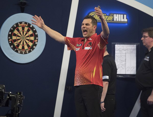 OfficialPDC's tweet photo. DAY FOUR ROUND-UP | Alcinas Stuns Wright At Ally Pally: https://t.co/Ck7uSn9jTd

#WHDarts https://t.co/UrmRPxQcev
