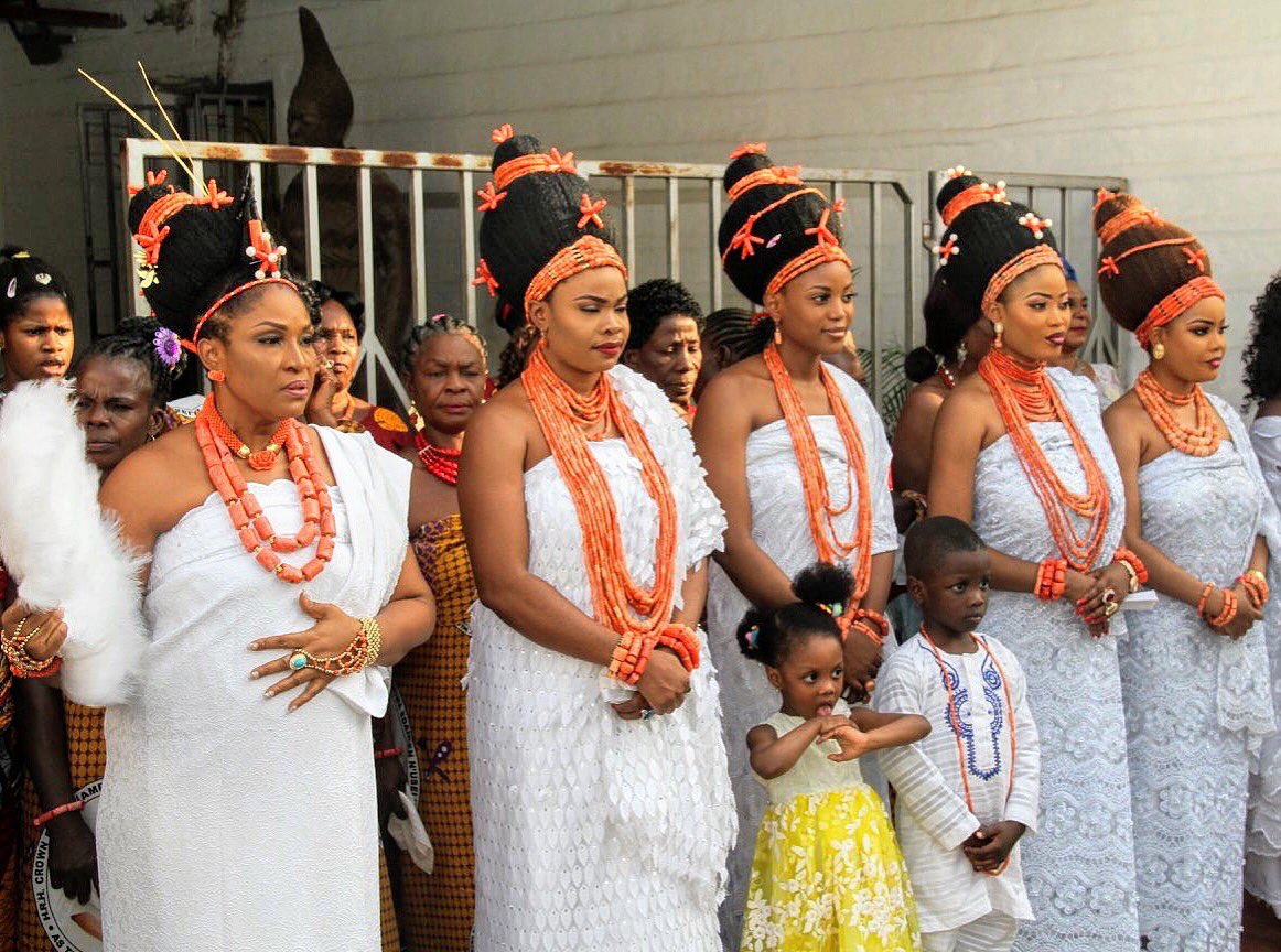 art_x_edo's tweet photo. Queens ๐ ๐๐๐๐ of Benin Kingdom ๐๐๐๐๐ #beninkingdom #edostate #blackculture #blackwallstreet #edobride #edopeoplemagazine #africa #artsandcrafts #obaghatokpere #odumalife #nigeria #heartbeatofthenation #blackqueens #black #blackwomenmagic #iguefestival #owambenaija #9ja https://t.co/XoHUuZ39iR