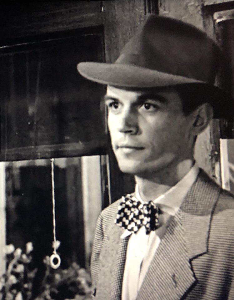 Pedro Sánchez aparecía de figurante en “Qué bello es vivir” (1946) #PelisNavideñas
Esperamos que la revelación os ayude a pensar en lo rápido que pasa el tiempo #Buenistas