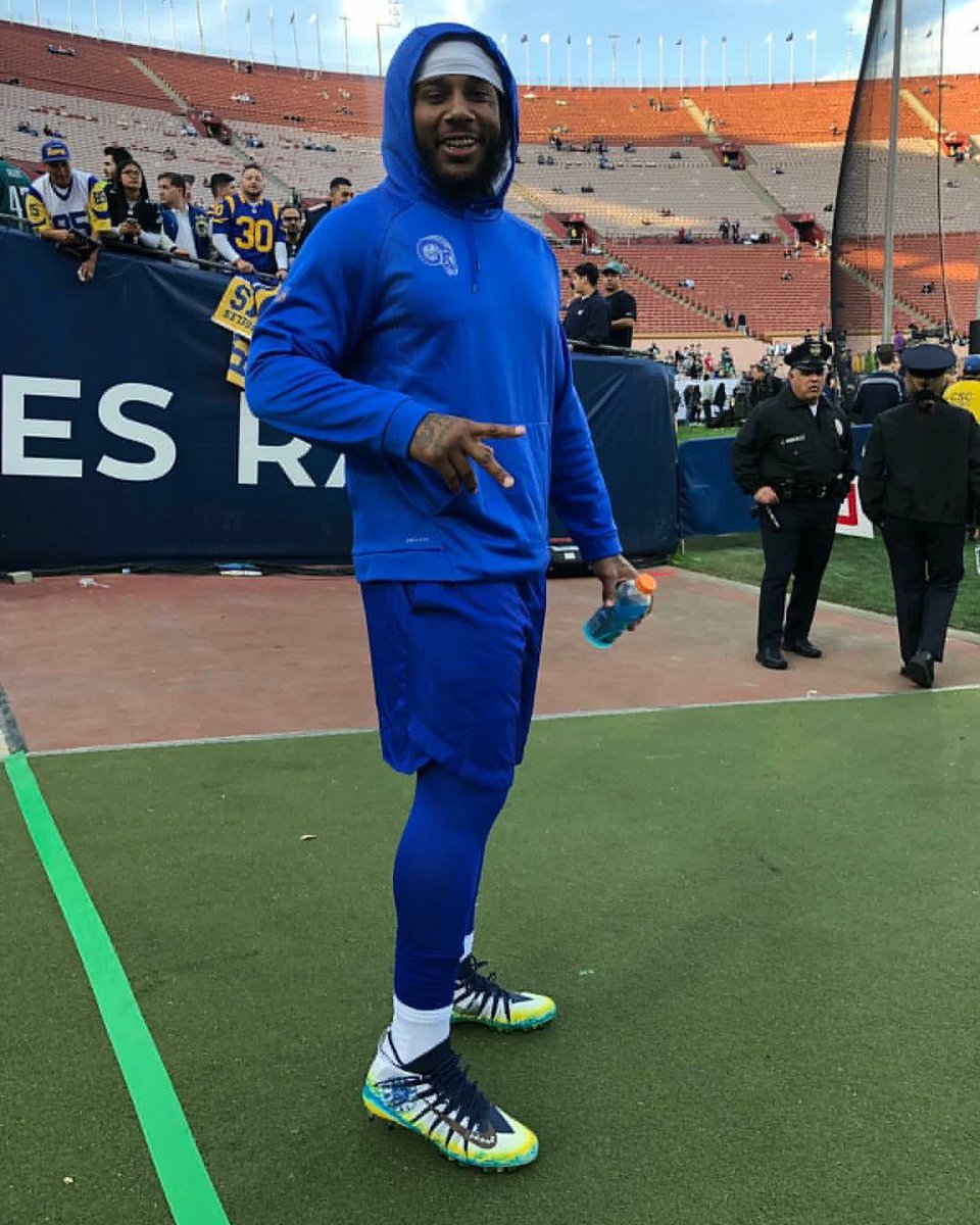 #mycleatsmycause NFL Los Angeles Rams defensive player <a href="/eastybeasty90/">Ethan Westbrooks™</a> representing our LAPD Watts Bears in tonight’s game vs the Philadelphia Eagles #watts #wattsbears <a href="/LAPDSoutheast/">LAPD Southeast</a> <a href="/Southeast108/">LAPD CSP</a>