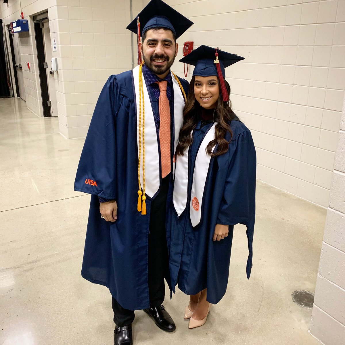 jmag011's tweet photo. Donezooooooo✌🏽 #UTSAGrad18 https://t.co/7hx0nBXtXQ