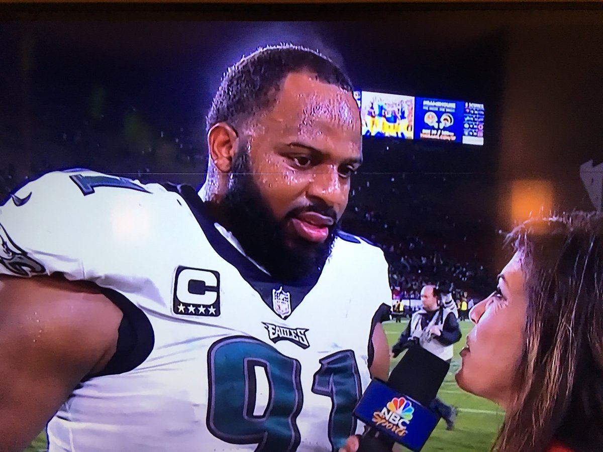 clb1207's tweet photo. The ⁦@Eagles⁩ are so hot you can see the smoke rising from ⁦@fcoxx_91⁩ head 🔥👀 #PHLvsLAR #flyeaglesfly 🦅 https://t.co/re4bNe0q4L