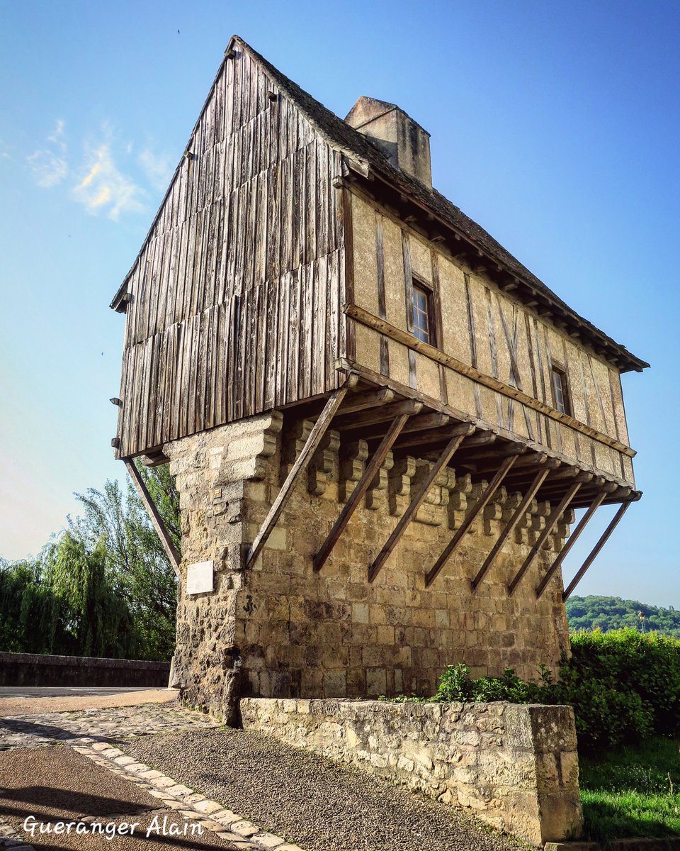 AlainGueranger's tweet photo. Bonne journée à tous 😉👍 Petite #BaladeSympa à #Périgueux en #Dordogne dans le #périgord #MagnifiqueFrance #FranceMagique #France #patrimoine #tourist #tourisme https://t.co/xoQgNROcOj