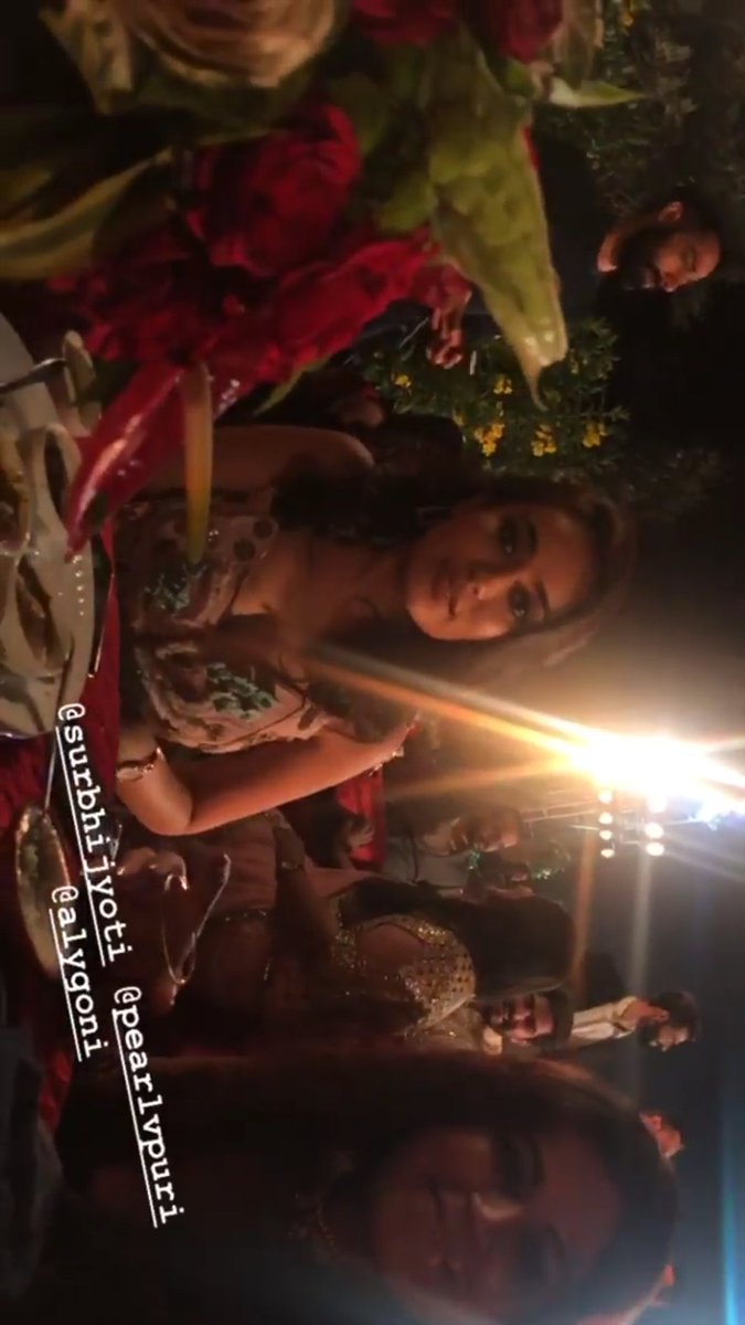 SurbhiUniverse's tweet photo. Queen's glimpse from Chloe &amp; Aslam's wedding 😍. Surbhi Sexyyy Jyoti all the way ♥🔥💯!!
@SurbhiJtweets @AlyGoni @VikasKalantri 

#Naagin3 #SurbhiJyoti #ChloeWedding https://t.co/M2fbriRer3