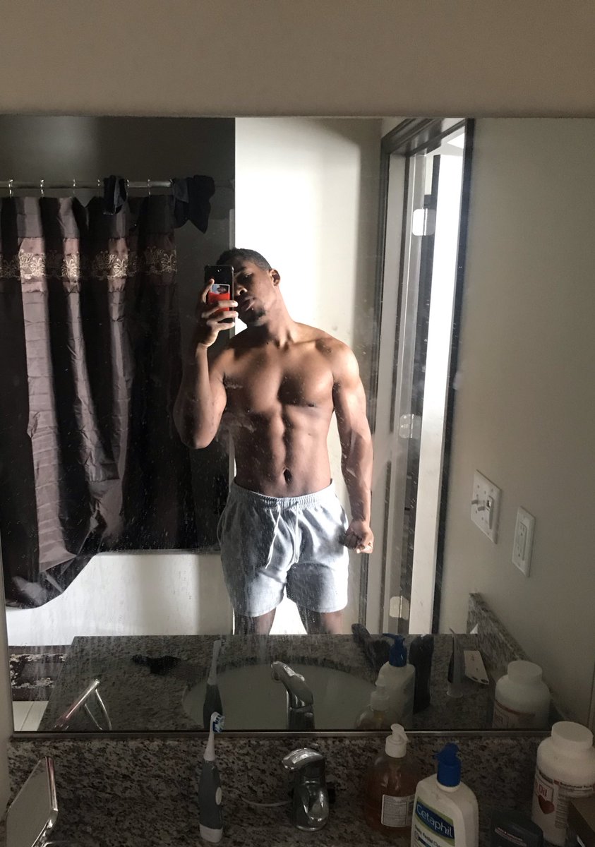 BamBuiltFit_'s tweet image. April 2017-December 2018. Crazy what consistency can do 💪🏾🦍