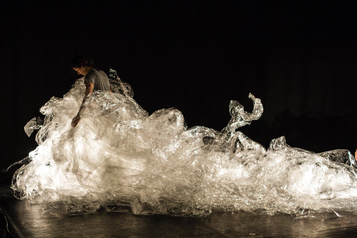 Estreno <a href="/salacuartapared/">Sala Cuarta Pared</a>  #laboratorioescenico
os esperamos dias 20 y 21 de diciembre a las 20 h
@etcondine
#crear