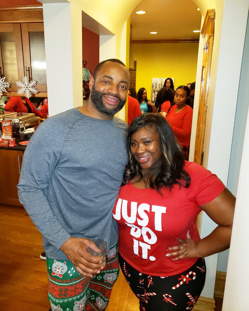 MsToya1913's tweet photo. Loving my circle of friends. Always down to support one another and get in on the themed events. #ChristmasPajamaParty
#ElfedUP #Bronzeville #DST1913 https://t.co/FV3BbtwlHf