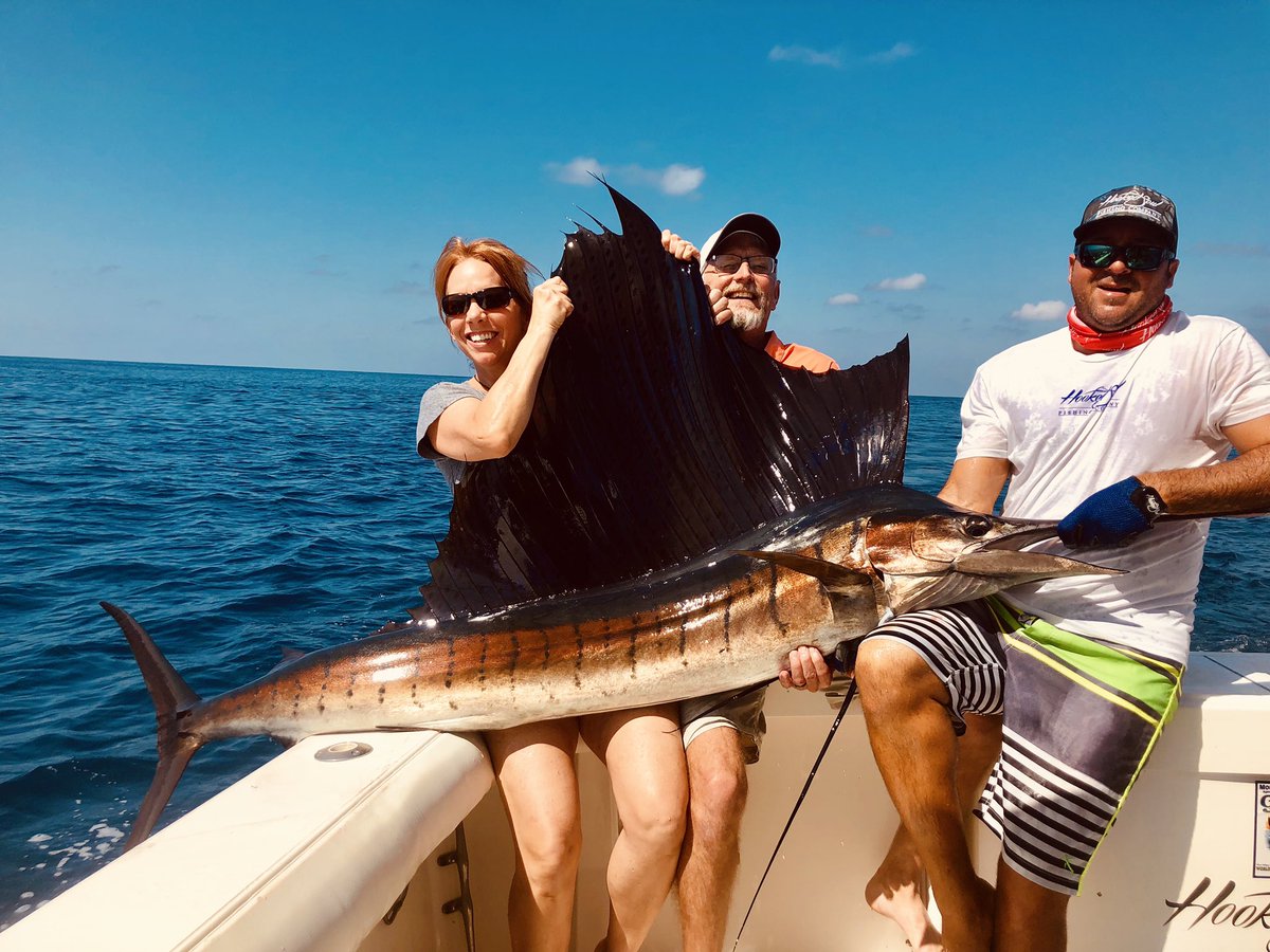 GolfForACure843's tweet photo. Happy Clients. #SailFish #CostaRica #Tattootimmysfishingtours #somefishwecatch #sport #fishing #playajaco #catch #release #stopdreamingstartcatching ๐ค๐ผ๐จ๐ท https://t.co/mKwR36o6FB