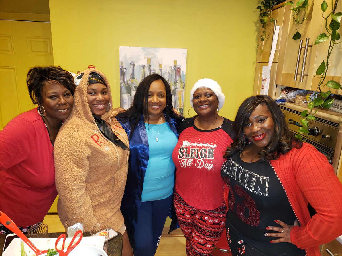 MsToya1913's tweet photo. 2nd Annual Christmas Pajama Party & Game Night!
๐ง๐ฟ #ElfedUP #christmaspajamas
๐ท๐น๐พ๐ฅ ๐๐
๐ฟโค๐บ๐พ
w/ my Sorors @DrTifMichele @demeascott @Gabbydoll414 @avalong. #DST1913 https://t.co/eAtk5LsYaF
